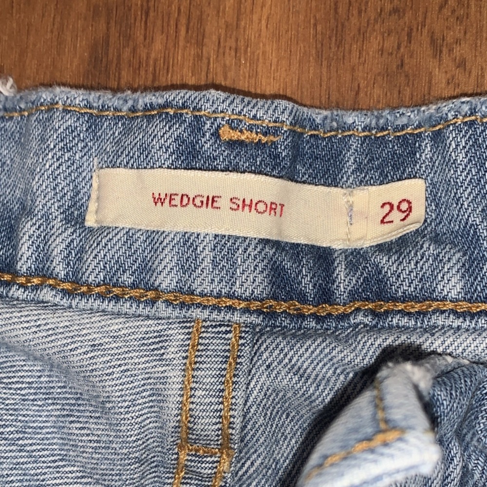 Levi's Women's Wedgie shorts W29 Bleached Denim Shorts Distressed SUMMER STYLE - Picture 5 of 9